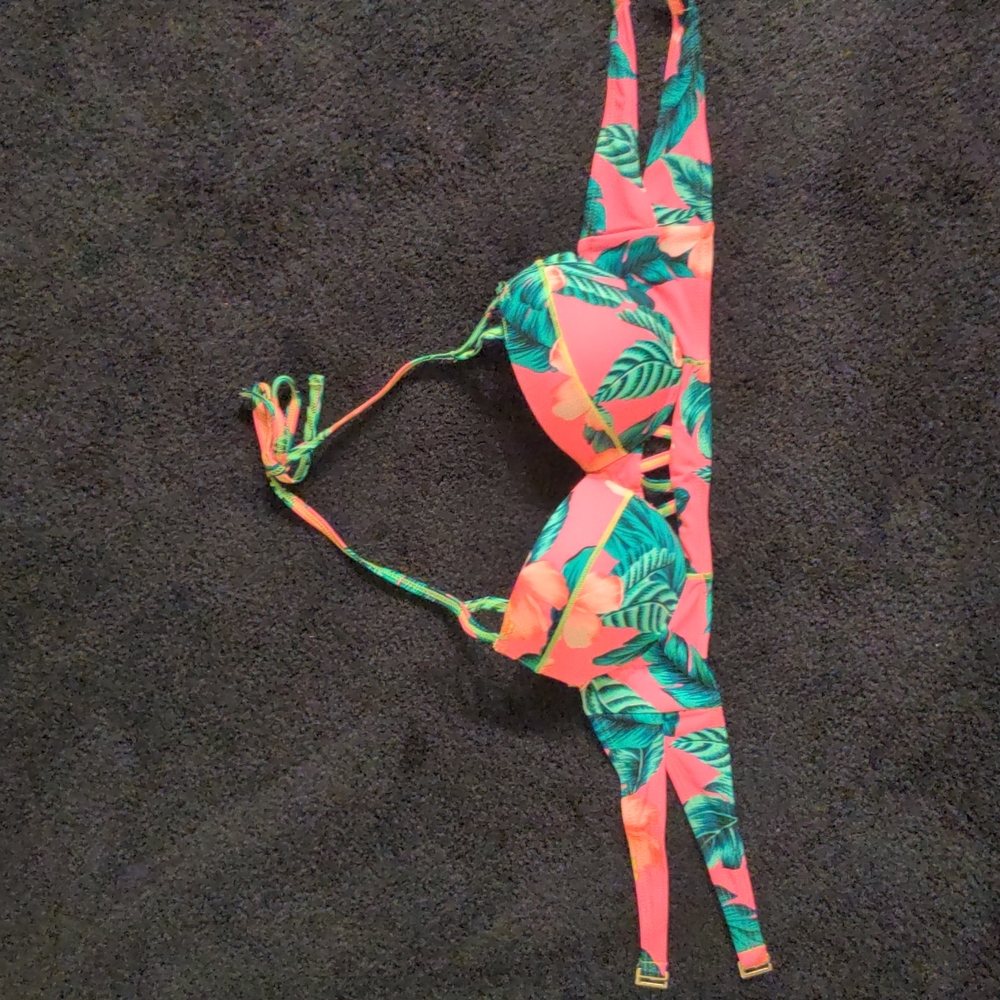 NWOT Xhiliration Tropical Push Up Bikini Top